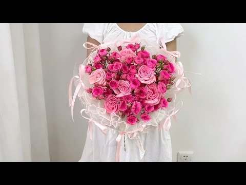 Do you like pink roses wrapped in bouquets ? 💓🤍#roses #bouquet #flowers #wrapping #fyp