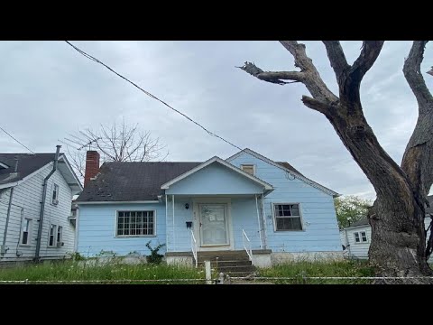 615 ADAMS STREET, CHARLESTON, WV Presented by Luke Richmond.