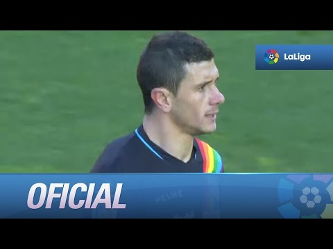 Jesús Fernández desviando un disparo de Piti