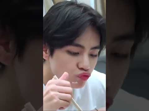 Taehyung eating in pout 🥰