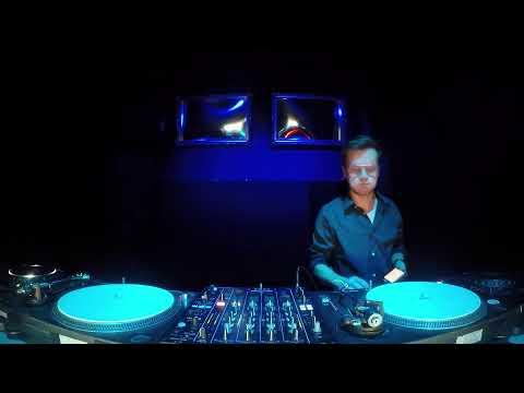 The Blue Oyster: Bartosz Smolarek / Clinic House / 24.09 / 18 - 19