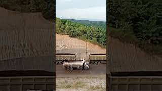 Download lagu suara klakson truk batubara yg keras sangat menggagetkan jantung mp3