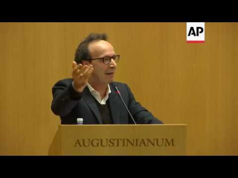 Comedian Benigni presents pope's new book