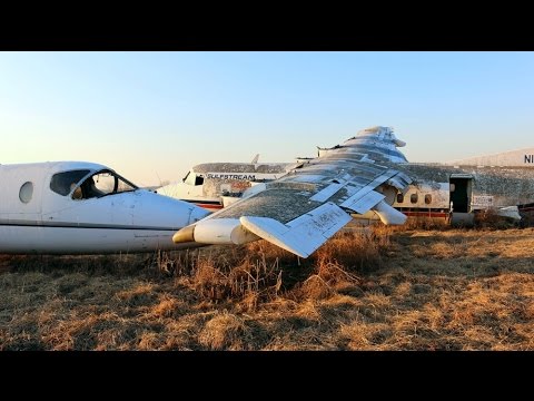 UE - Exploring Huge Airplane Boneyard