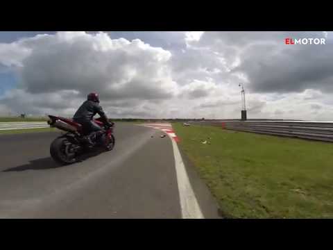 Caída en moto a 225 km/h | El Motor