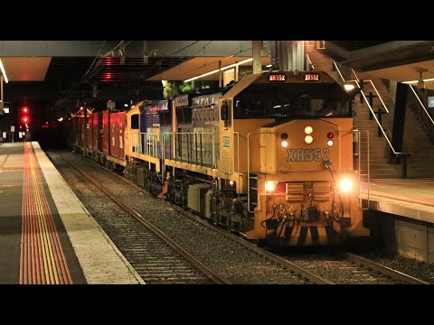 Pacific National XR552 & XR554 on 9306 Tocumwal Freight at Sunshine - 19/11/2021