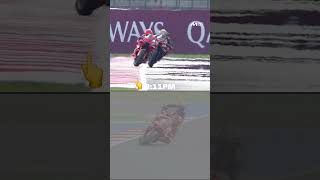 Download lagu One minute apart: Marc Marquez hits the front and crashes! 😫 mp3