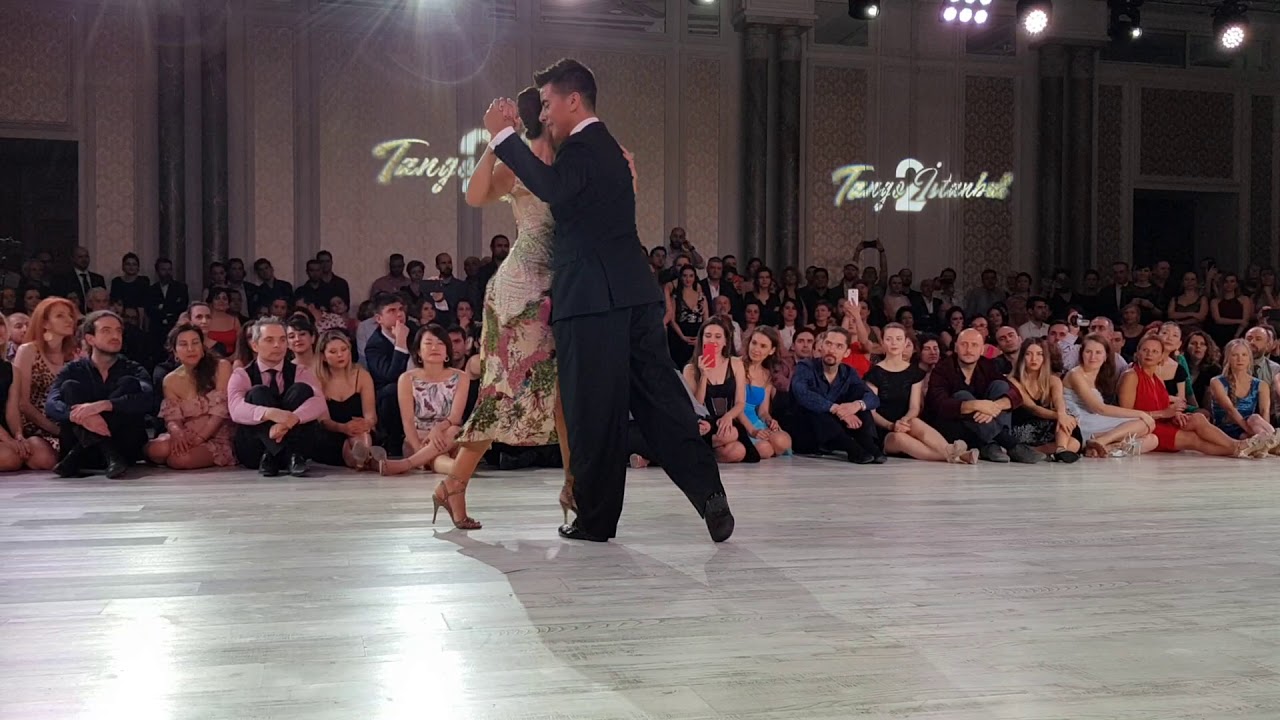 Sebastian Achaval & Roxana Suarez
Ciragan Palace 4/4