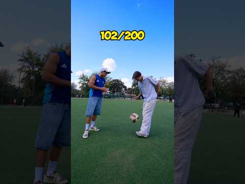 Wie oft kannst du einen Fußball jonglieren? 🔥 #fußball #fussball #challenge