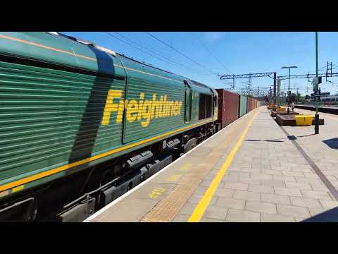 Freightliner Class 66 (66955) passes Watford Junction with Intermodal Container Freight