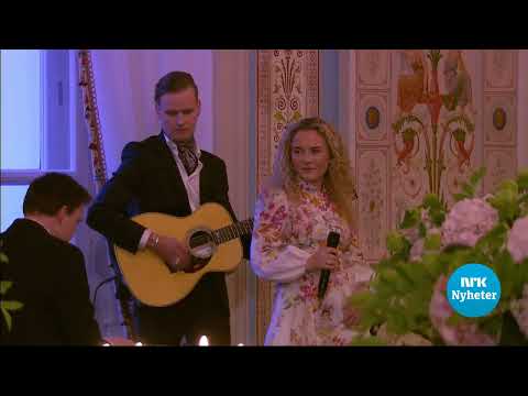 Emma Steinbakken «Floden» på Slottet