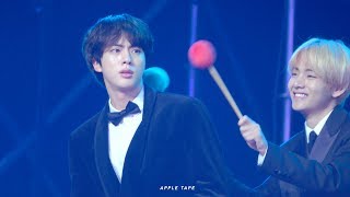 신나버린 햄찌 (with 뷔) 방탄소년단 진 석진 직캠 BTS Jin reaction to Lim Chang-Jung(임창정) 그냥 냅둬(Leave me alone)