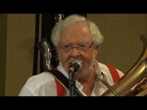 Trad. Old Merry Tale Jazzband plays "Hallo kleines Fräulein"