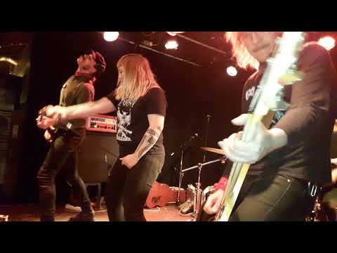 Kohti Tuhoa - "Rajoitan itseäni" live @ Vastavirta club on the 9th of November 2018