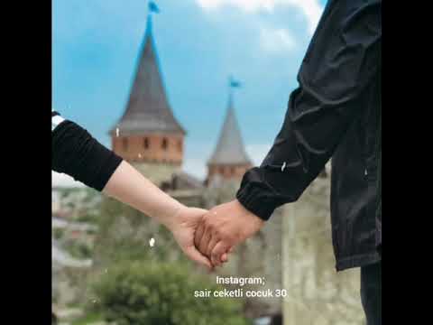 Yağmur olsan binlerce damla arasından tutardım seni. Çünkü, Korkarım. Toprak aldığını vermiyor geri.