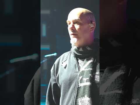 It always feels like somebody’s watching me….  #pantera #vinniepaul #dimebagdarrell #chills