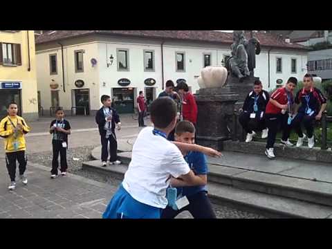 I ragazzi dello Sportin Gioiosa esultano... in piazza a Desio