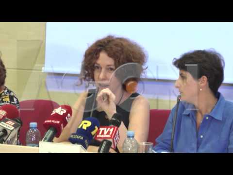 Ambasadorja e BE-së Vlahutin dhe ambasadori Amerikan Lu u drejtohen të rinjve: Votoni!