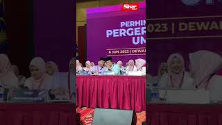 Download lagu Azeez Rahim and Johari Abdul Ghani seen whispering during the Puteri’s general meeting mp3