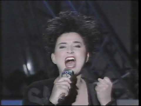 Réjane Perry  -  Le monde est stone  ( Luc Plamondon / Michel Berger )          ( Starmania )  1989