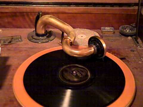 NAT SHILKRET INTERNATIONAL NOVELTY ORCHESTRA - ONE SMILE - ROARING 20'S VICTROLA