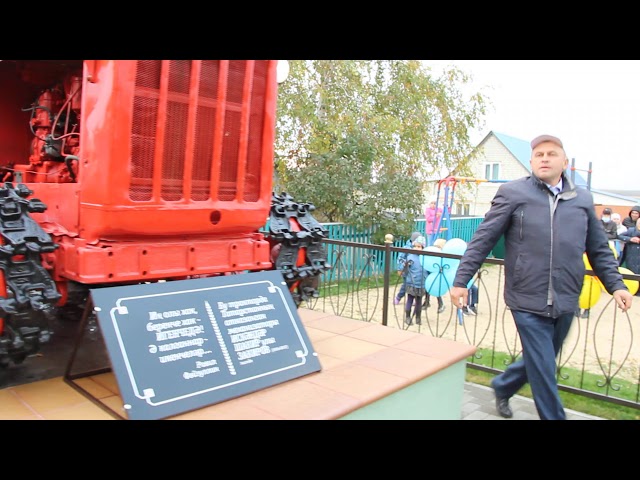 Олы Шырданда барлык кыр эшчәннәренә, механизаторларга мәдхия булырлык постамент - ДТ-54 тракторы һәйкәле ачылды.