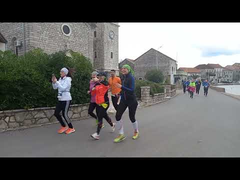 Bokeški polumaraton Tivat - Kotor - Klapa Jadran uz pjesmu ispratila ucesnike