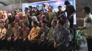preview picture of video 'Foto Bersama Wisudawan Pasca Sarjana UAD dengan Pimpinan UAD Jogja'