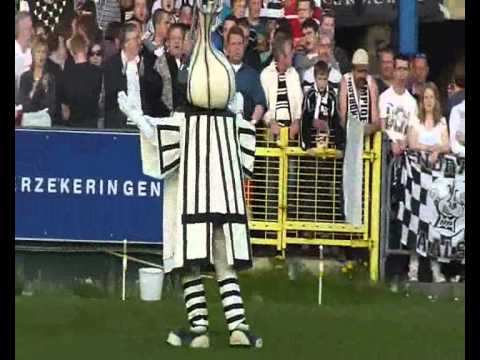 Racing Waregem - Eendracht Aalst sfeerbeelden supporters.wmv
