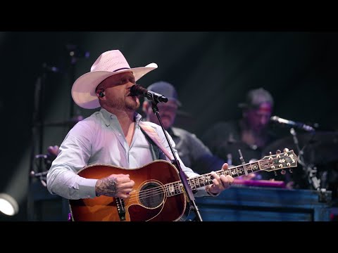 Cody Johnson - Travelin' Soldier (From The Stage)