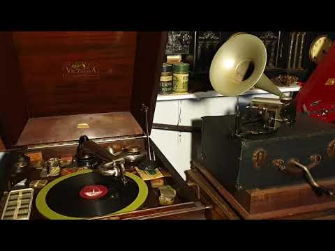 The Woodchuck Song. Tex Beneke and The Miller Orchestra. 78rpm Victrola Play