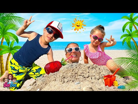 Matteo and Gabriella have fun with DeeDee at the beach | Funny story for kids.