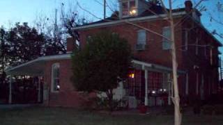 Buffalo Lyons Hotel Women's voice