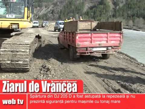 Drumul dintre Spulber si Nereju reparat.mpg