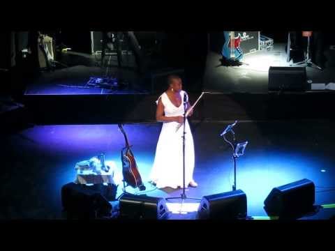 9-27-13 INDIA ARIE sings I AM READY for LOVE LIVE