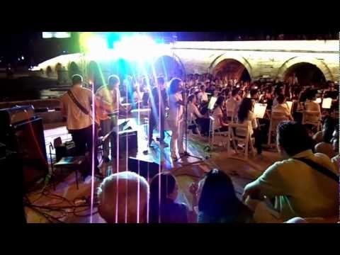 Bobi Mojsovski - Te krade toj (LIVE) Gradski Plostad