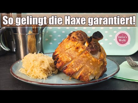 Schweinshaxe Rezept | Knusprig mit Sauerkraut wie im Wirtshaus 🐖