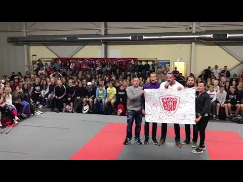 "CAMP STAHL" - Schönebeck setzt Zeichen  "STOPPT MOBBING" - Gemeinsam stark !!!  Über 650 Schüler un