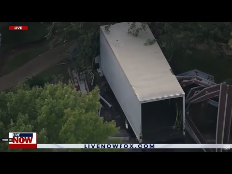 Video | SKYFOX: Truck smashes into building near Houston after pursuit, shots fired, cars under debris