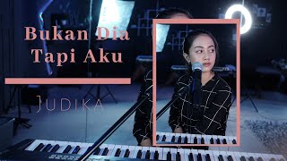 Download lagu BUKAN DIA TAPI AKU (JUDIKA) - MICHELA THEA COVER mp3