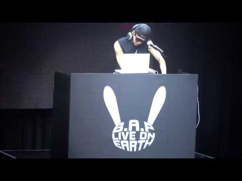 130507   BANG YONG GUK & HIMCHAN  DJ + SEXY CLAP @ CLUB NOKIA B A P LIVE ON EARTH LA