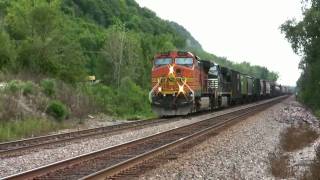 preview picture of video 'BNSF Along the Mississippi 2010.mp4'
