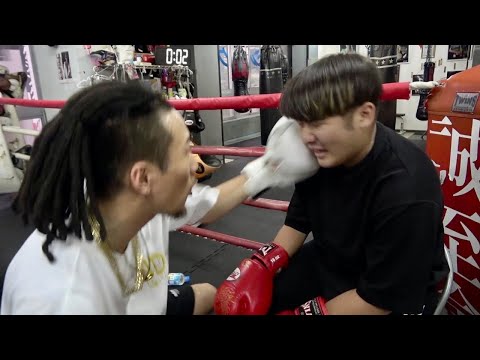 ボクシングの試合中にセコンドの仲間にボコボコにされる【ドッキリ】