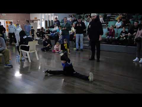 до 1,5 лет bboy Seva vs bgirl Sus - "ALL OPTION" break dance battle