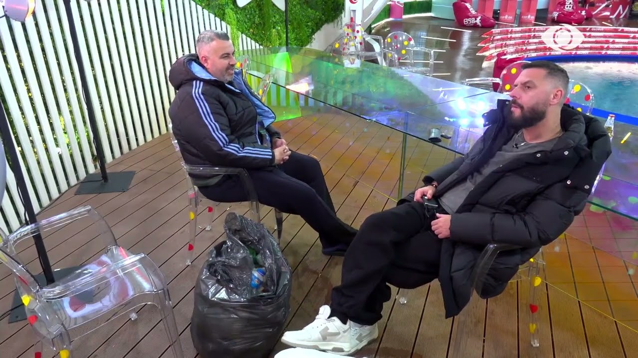 Mateo i vendos qesen e mbeturinave pranë Mirit dhe Rogertit: Aty e keni vendin…