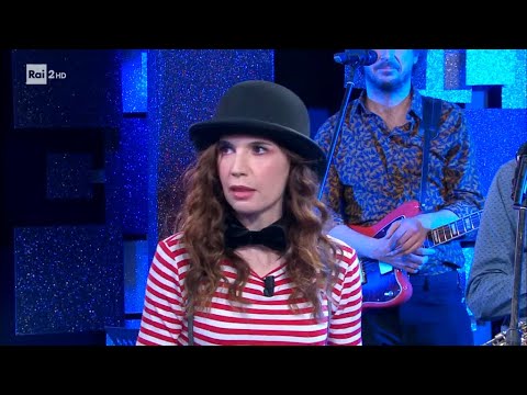 I nuovi outfit di Emanuela - Una pezza di Lundini 11/05/2021