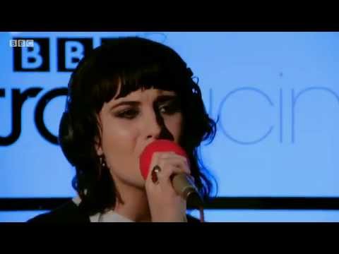 Ren Harvieu - Open Up Your Arms(Live for BBC Introducing)