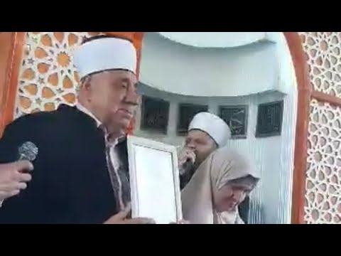 EMOTIVNO: Bivši učenici poklonili umru svom efendiji