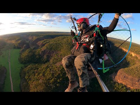 Voo de paramotor nos Canions do Viana