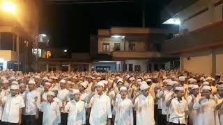 Download lagu Merinding.... Ribuan Santri Berkopiah Putih Menyanyikan Mars NU Banser mp3